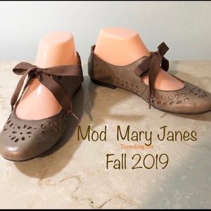 Born Taupe Leather Bow Tie Mary Jane Shoes 6.5